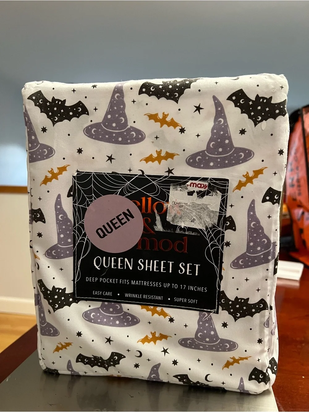 Spooky Witch Hat & Bat Queen Sheet Set - White